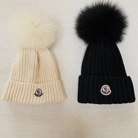 MONCLER - RIBBED POM POM HAT - Picture 1 of 3